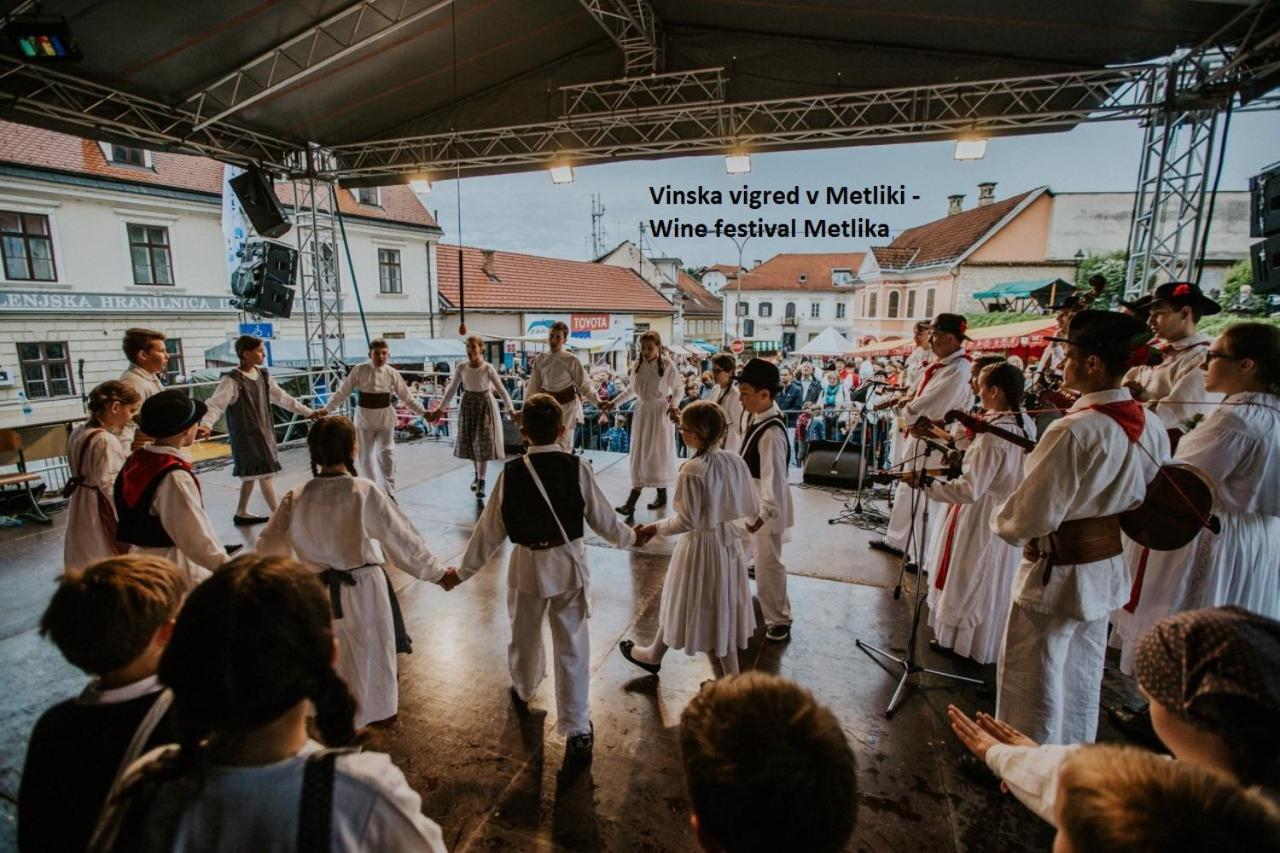 Vikend apartma Ma&Ja Metlika Bagian luar foto