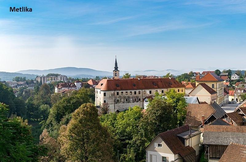 Vikend apartma Ma&Ja Metlika Bagian luar foto