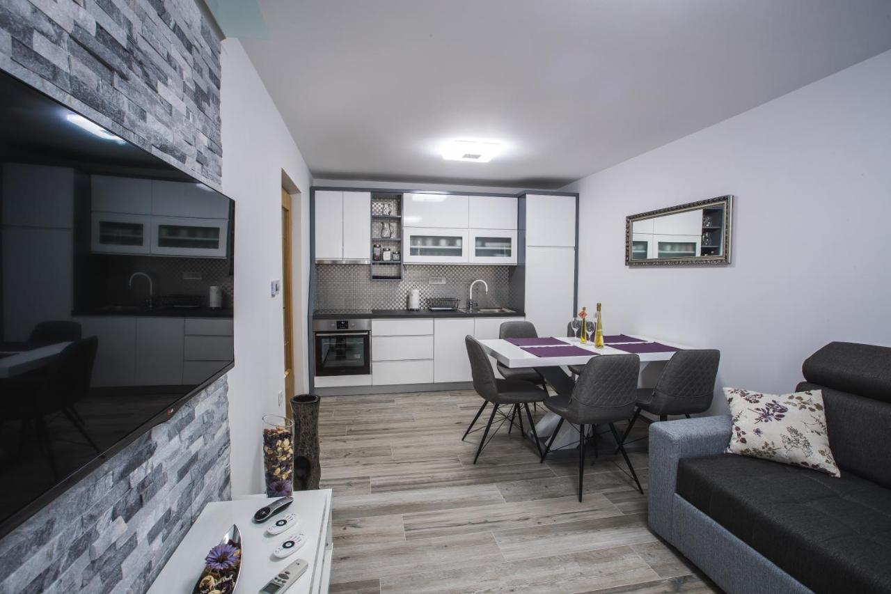 Vikend apartma Ma&Ja Metlika Bagian luar foto